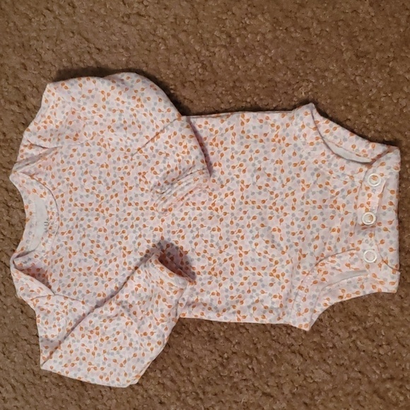 Carter's/Gerber Infant Girl's One Piece Bodysuits Size NB Set of 6 - Picture 2 of 13